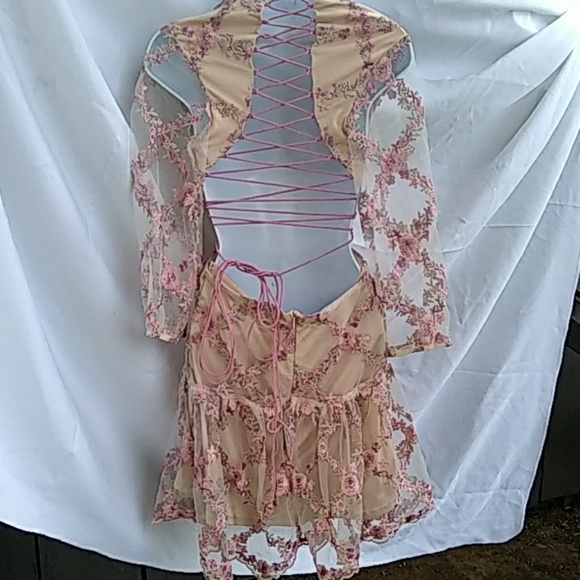 No name dress - Picture 3 of 4